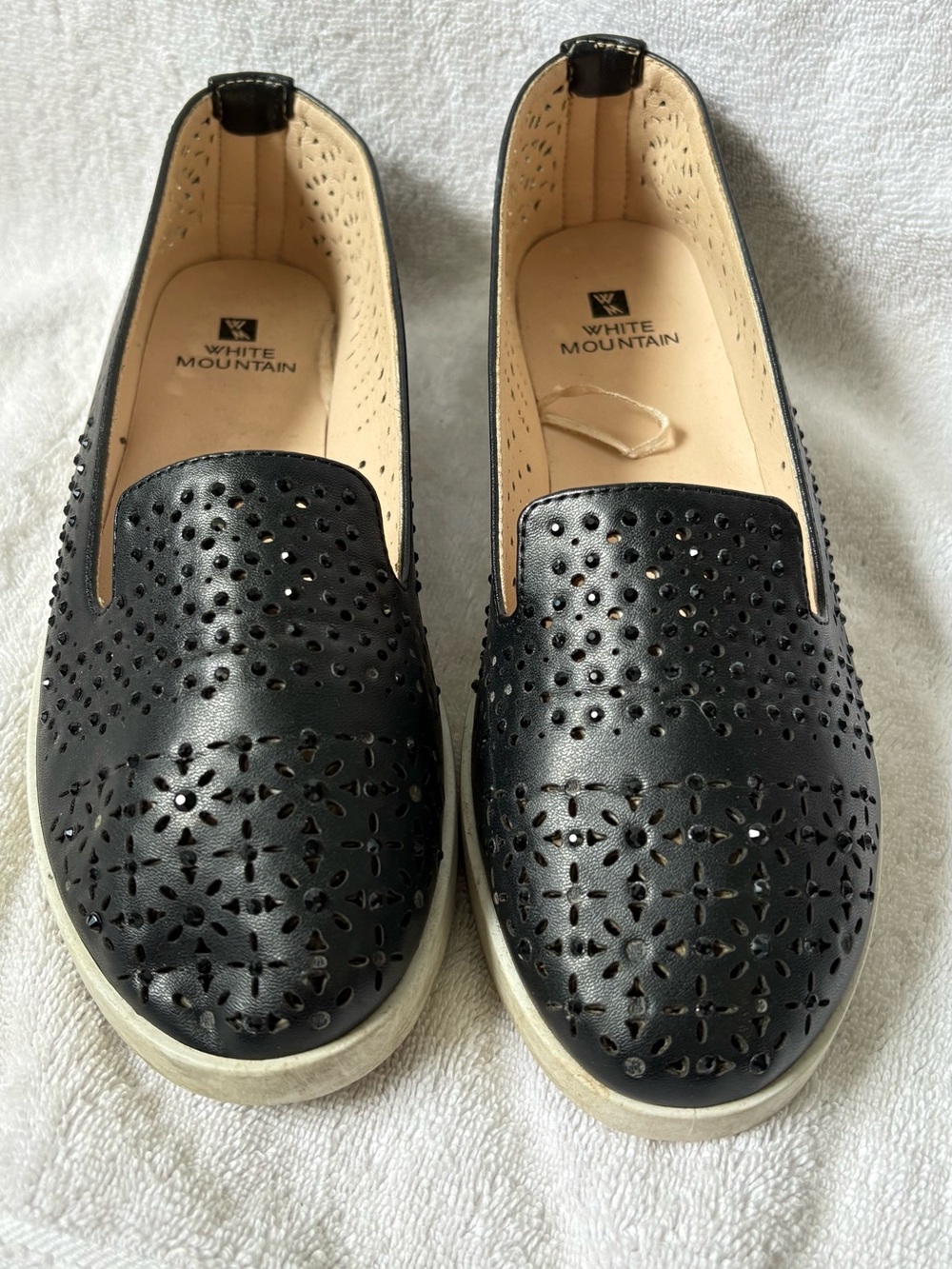 White Mountain Women’s Black Flat Size 8 Slip On Shoes